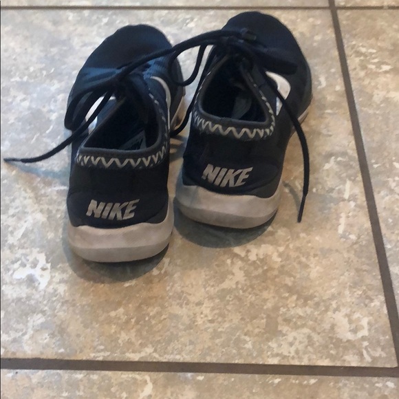 Nike tennis shoes - Picture 2 of 2